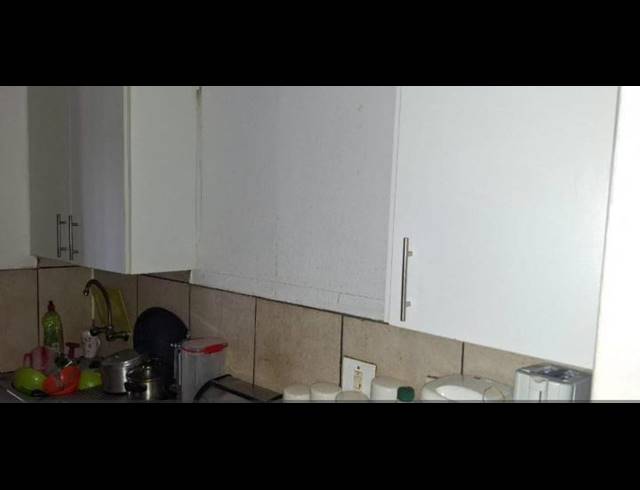 2 BEDROOM APARTMENT FOR SALE IN KEMPTON PARK